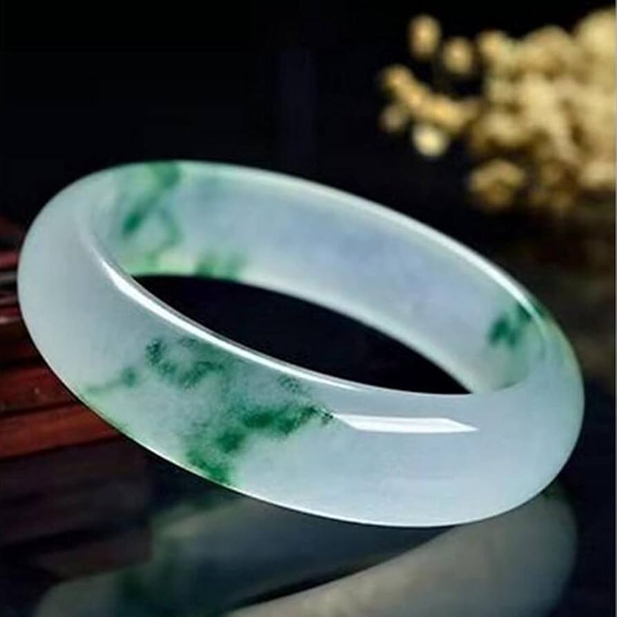 華麗！艶やか天然ひすい翡翠幅10mm 内径5.8cmバングル☆新品同様！ 華麗！艶やか天然ひすい翡翠幅10mm 内径5.8cmバングル☆新品同様！